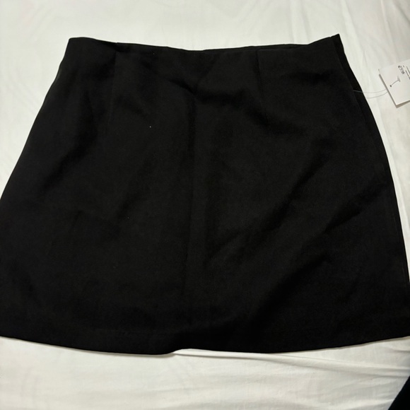 black skirt - Picture 1 of 3
